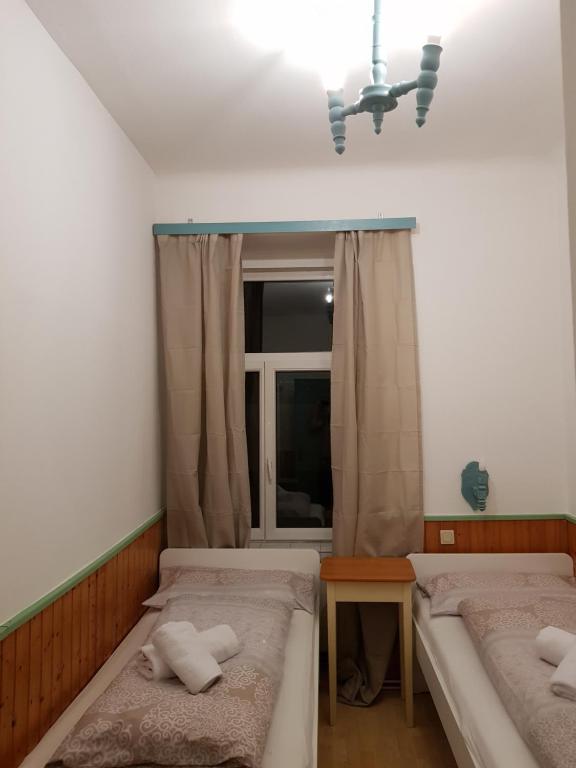 Двухместный (Двухместный номер с 2 отдельными кроватями и ванной комнатой) гостевого дома Pension Hargita, Вена