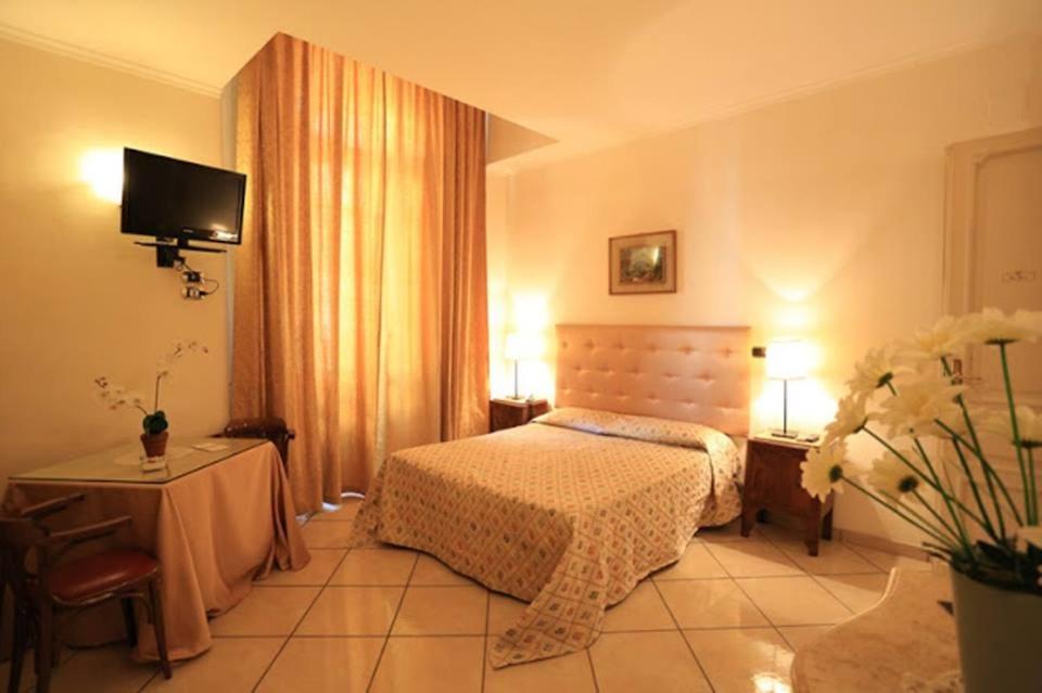 Двухместный (Улучшенный двухместный номер с 1 кроватью) гостевого дома Bovio Suite, Неаполь
