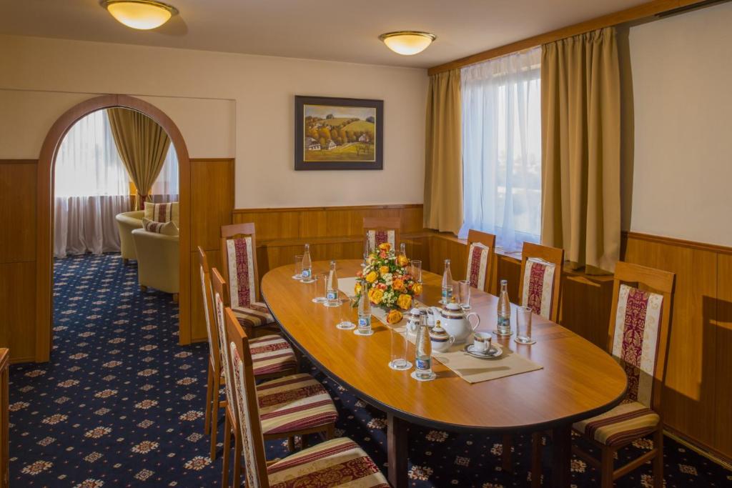 Сьюит (Президентский люкс), Top Hotel Prague