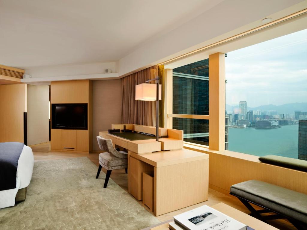 Двухместный (Номер-студио 80 с видом на гавань) отеля The Upper House, Гонконг (город)