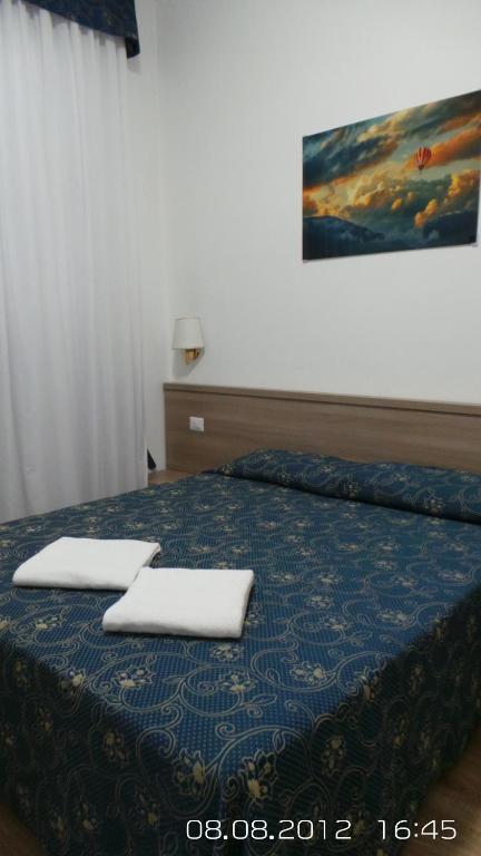 Двухместный (Двухместный номер с 1 кроватью или 2 отдельными кроватями и собственной ванной комнатой) отеля Marziah Inn, Рим