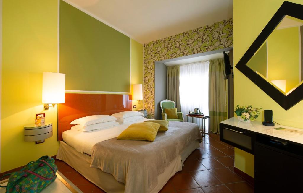 Двухместный (Улучшенный двухместный номер с 1 кроватью) отеля Hotel De La Pace, Флоренция