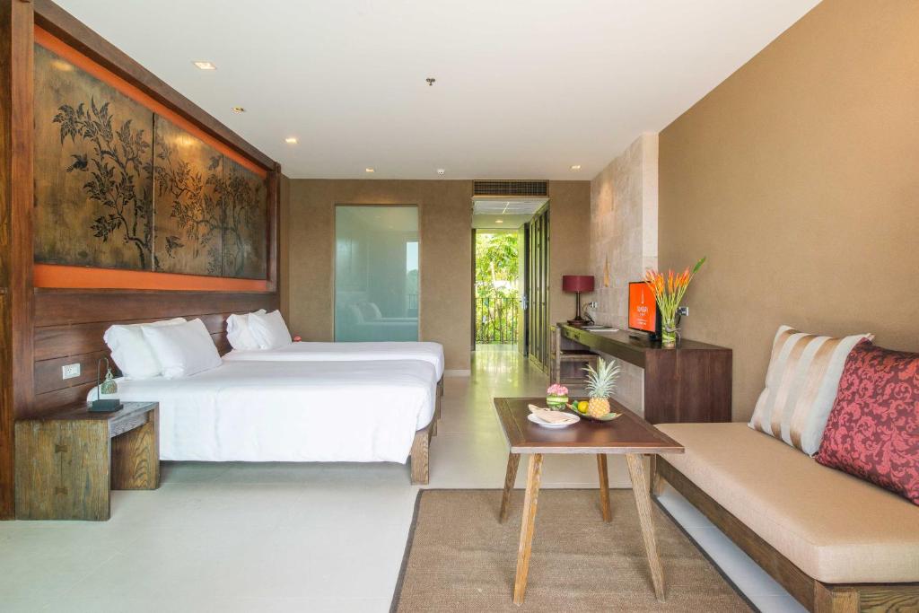 Двухместный (Улучшенный номер с кроватью размера «king-size» или 2 отдельными кроватями) курортного отеля Sunsuri Phuket, Пхукет