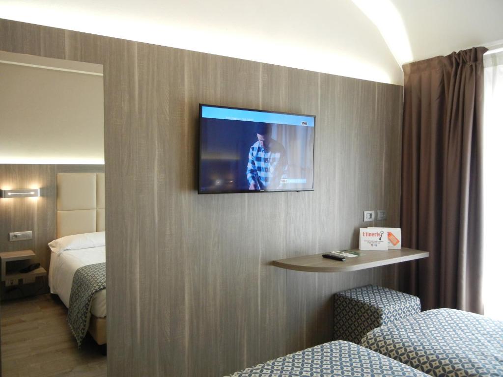 Двухместный (Представительский двухместный номер с 2 отдельными кроватями) отеля Delle Nazioni Milan Hotel, Милан