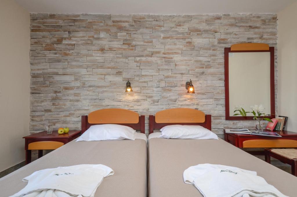 Двухместный (Улучшенный двухместный номер с 1 кроватью) отеля Hotel Naxos Beach, Наксос