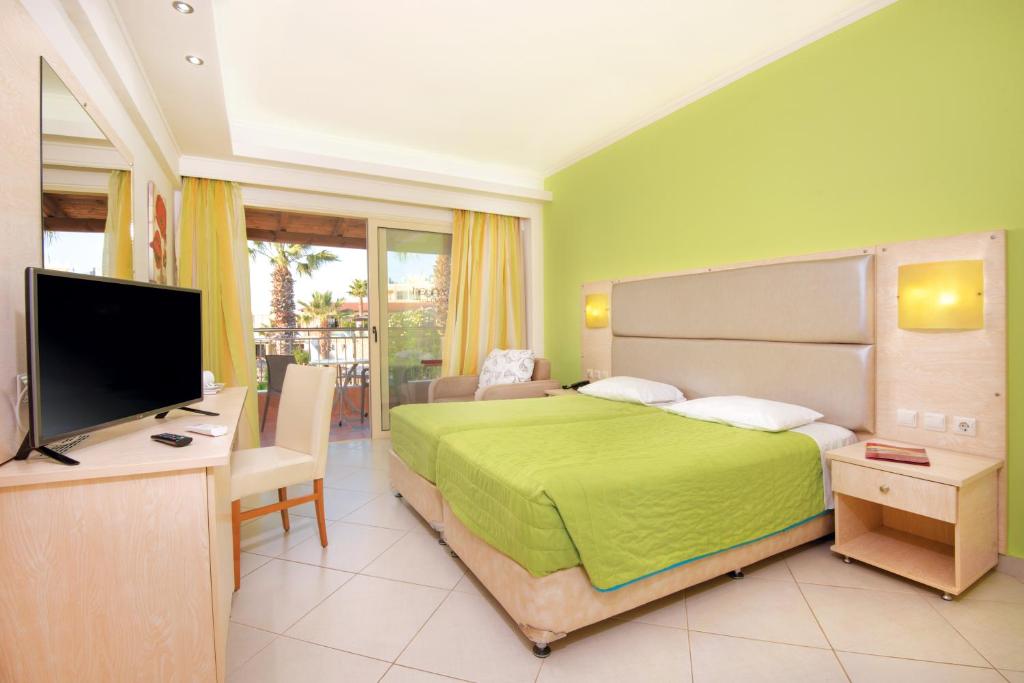 Двухместный (Двухместный номер с 2 отдельными кроватями) отеля Kouros Palace, Мастихарион