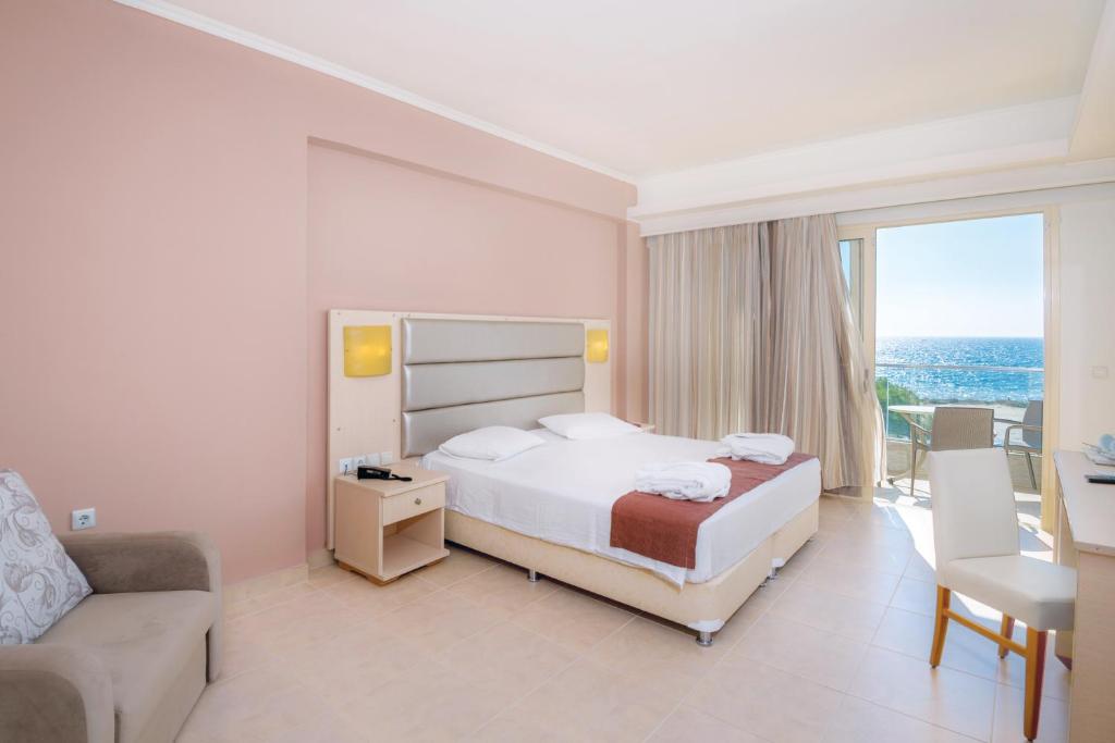Двухместный (Двухместный номер Делюкс с 2 отдельными кроватями и видом на море) отеля Kouros Palace, Мастихарион