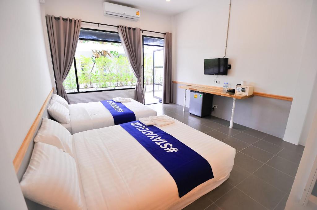 Трехместный (Трехместный номер Делюкс) отеля Glur Phuket Patong Beach, Пхукет