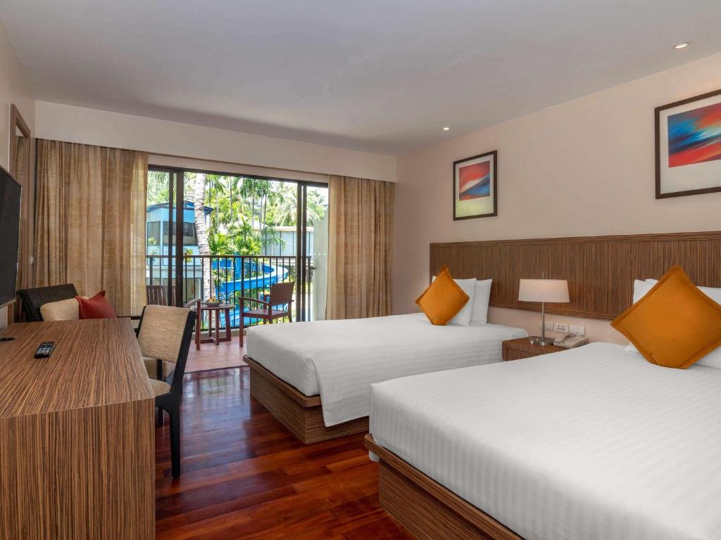 Двухместный (Семейный полулюкс с 2 отдельными кроватями) отеля Novotel Phuket Surin Beach Resort, Пхукет