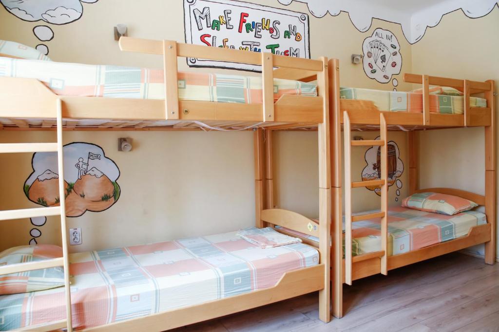 Номер (Кровать в общем 8-местном номере для мужчин и женщин) хостела City Hostel, Нови-Сад