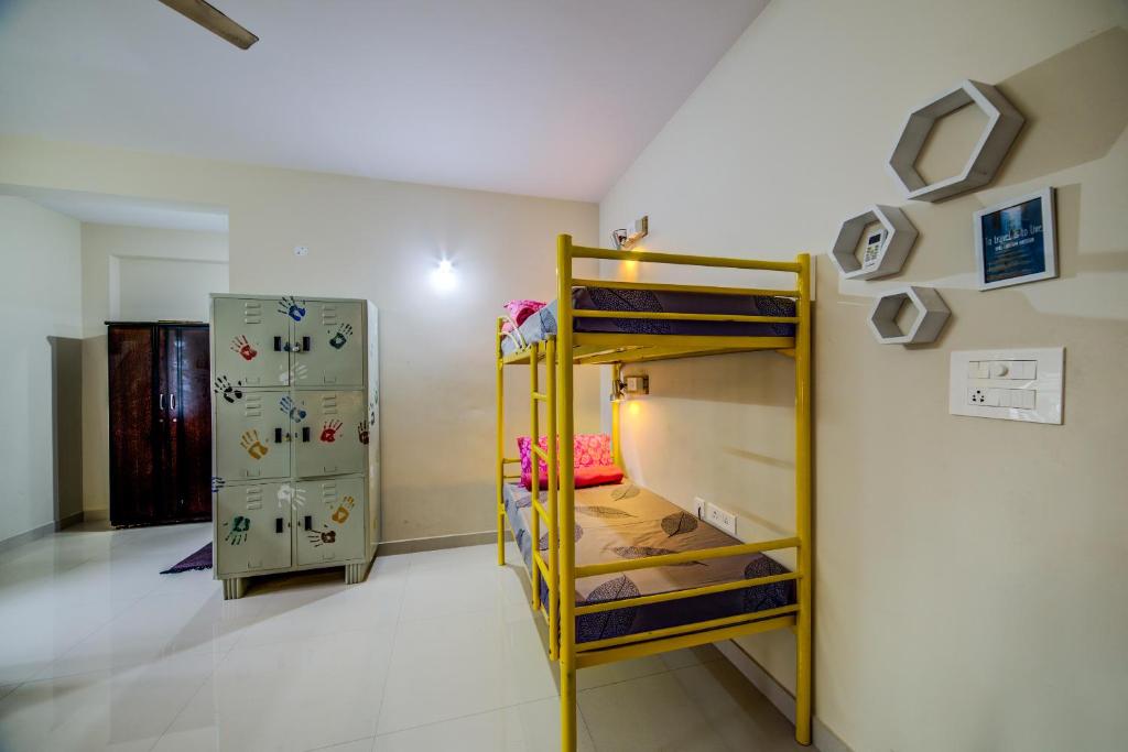 Номер (Кровать в общем 6-местном номере для мужчин и женщин), Beehive Hostel