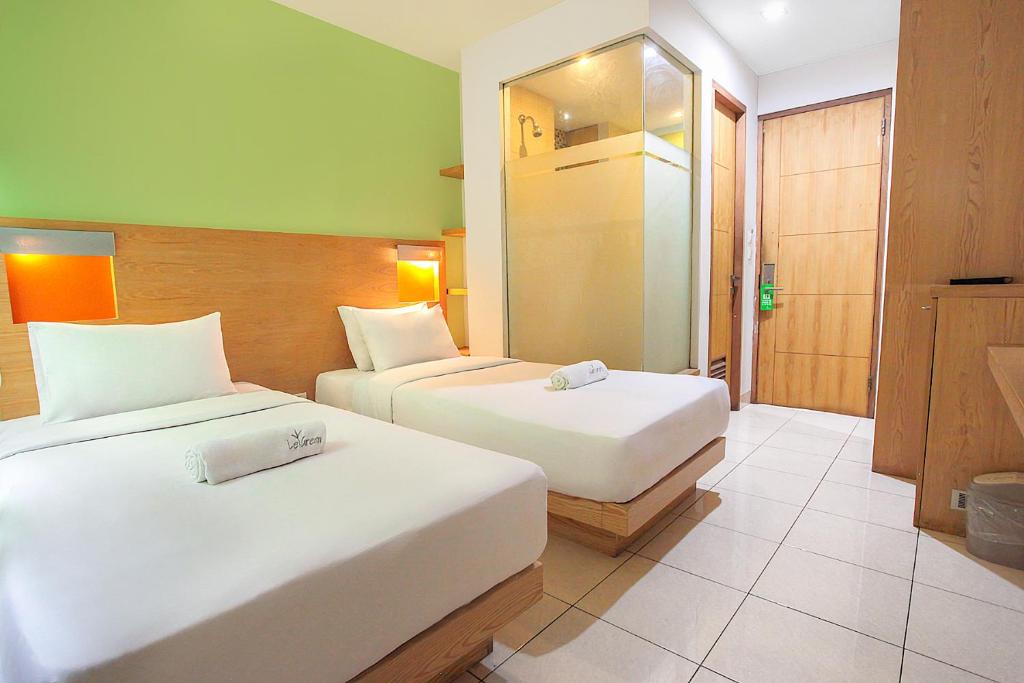 Двухместный (Улучшенный двухместный номер с 1 кроватью) гостевого дома LeGreen Suite Poso, Джакарта