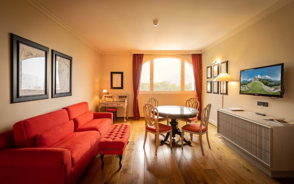 Сьюит (Улучшенный люкс с доступом в спа-центр) отеля Resort Collina d'Oro - Hotel & Spa, Лугано