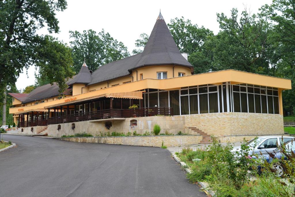 Отель Hotel Două Veveriţe, Бая-Маре