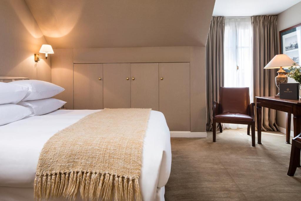 Двухместный (Улучшенный двухместный номер с 1 кроватью и балконом) отеля Hôtel du Danube Saint Germain, Париж