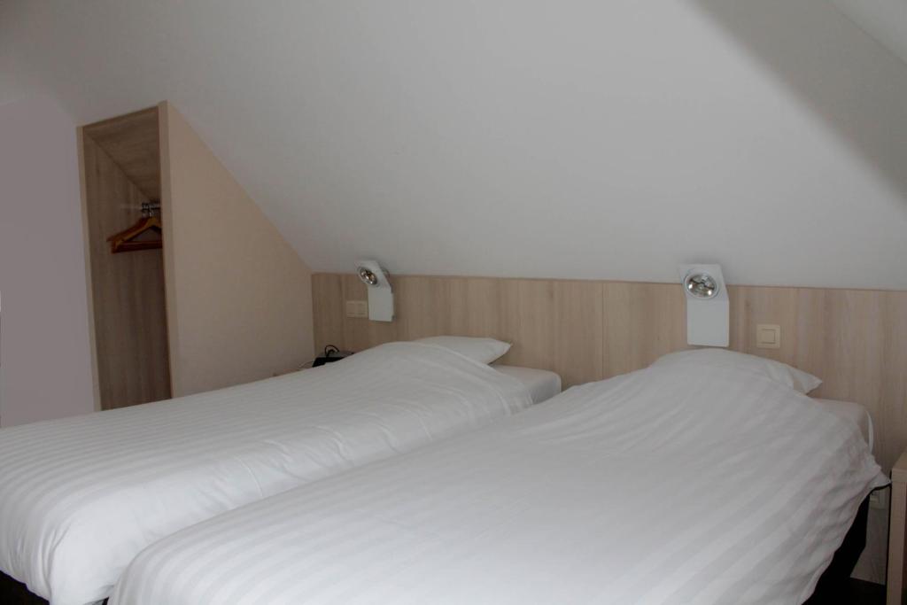 Двухместный (Двухместный номер с 1 кроватью или 2 отдельными кроватями) отеля La Couronne, Льеж