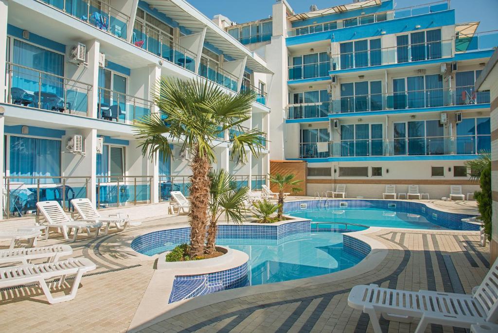Двухместный (Двухместный номер с 1 кроватью и видом на бассейн) отеля Hotel Eskada Beach - Все включено, Ахтопол