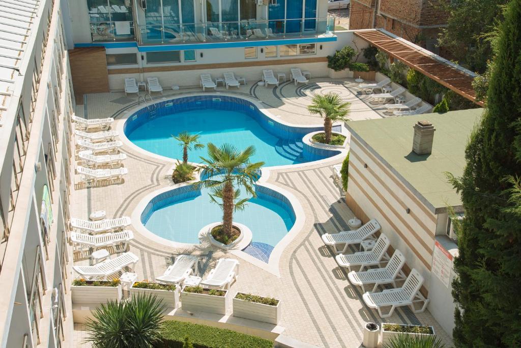 Двухместный (Двухместный номер Делюкс с 1 кроватью, вид на бассейн) отеля Hotel Eskada Beach - Все включено, Ахтопол