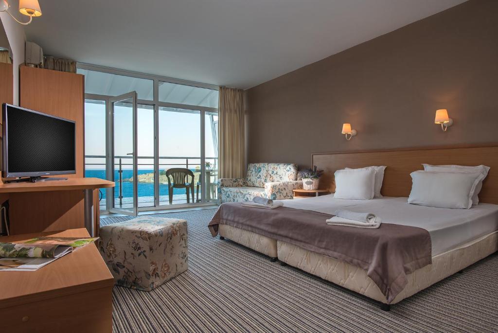 Двухместный (Двухместный номер Делюкс с 1 кроватью и видом на море) отеля Hotel Eskada Beach - Все включено, Ахтопол