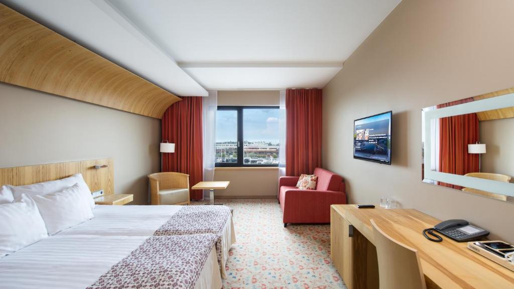 Двухместный (Стандартный двухместный номер с 1 кроватью или 2 отдельными кроватями, вид на море) отеля Hestia Hotel Europa, Таллин
