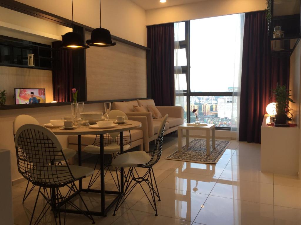 Апартаменты (Улучшенные апартаменты), THE ROBERTSON BY JOSEPH'S SUITES