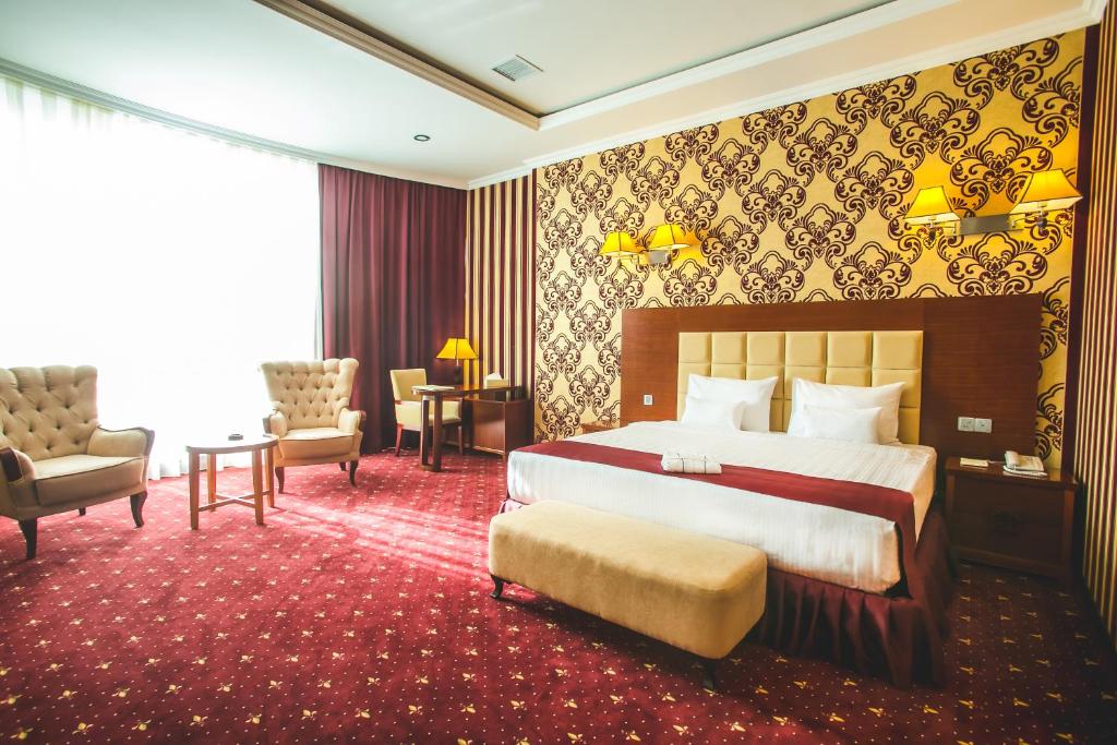 Двухместный (Двухместный номер Делюкс с 1 кроватью) отеля Emerald, Баку