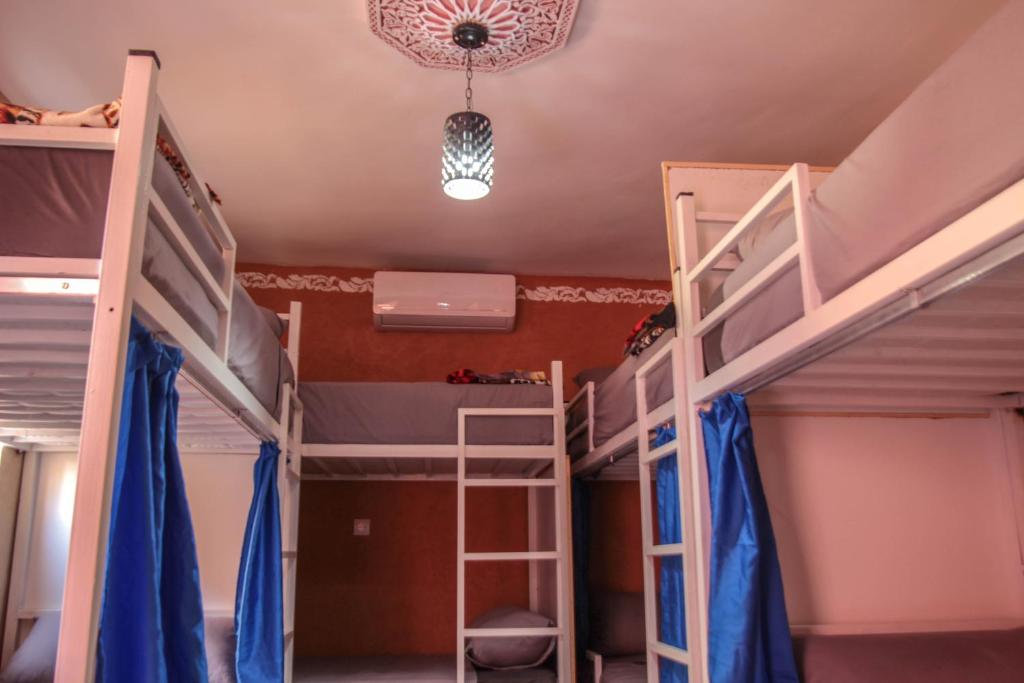 Номер (Кровать в общем 8-местном номере для мужчин и женщин) хостела Kasbah Red Castel Hostel, Марракеш