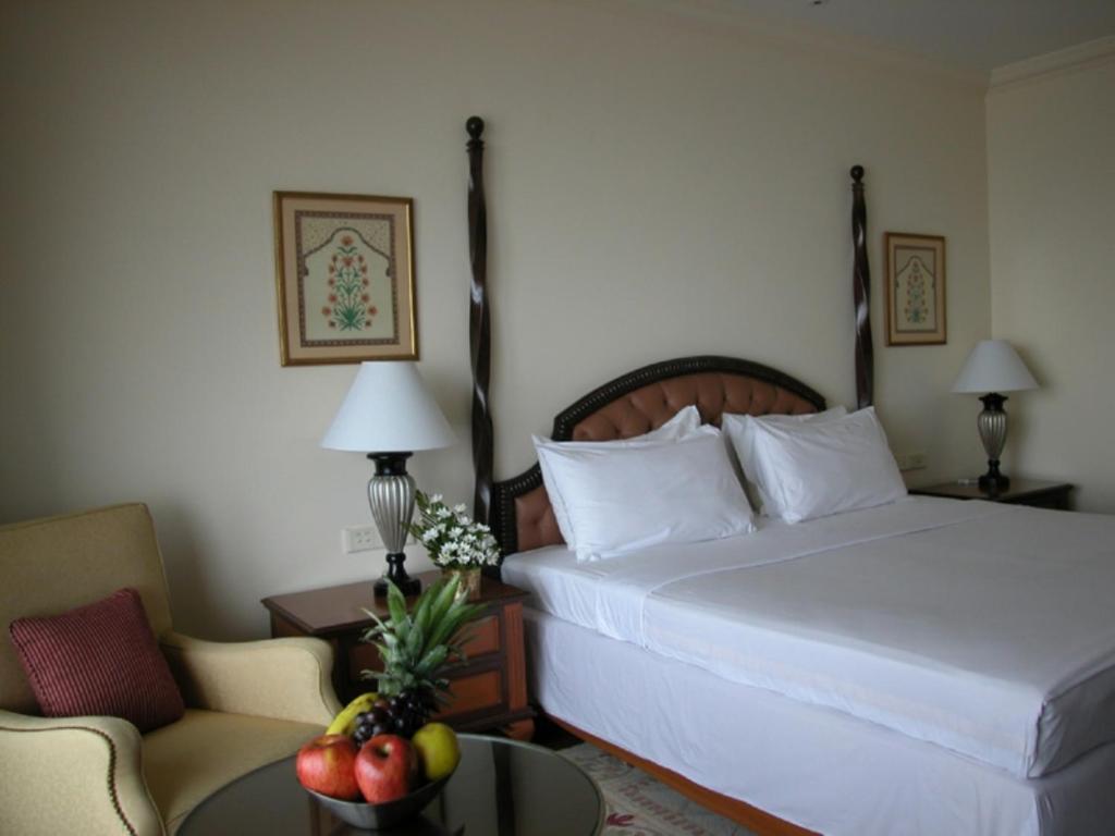 Четырехместный (Двухместный номер Делюкс с 1 кроватью и видом на город) отеля Taj Krishna, Хайдарабад