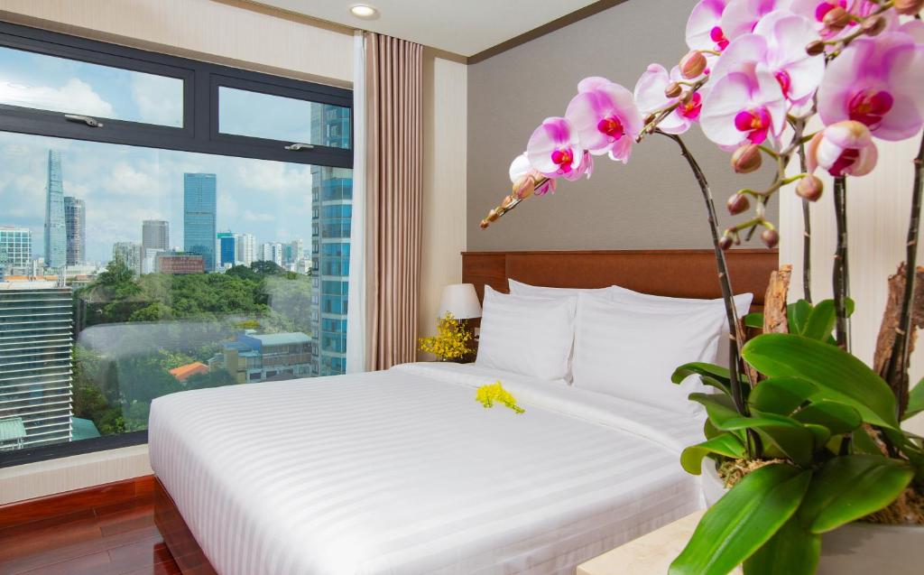 Двухместный (Двухместный номер «Делюкс Премиум» с 1 кроватью или 2 отдельными кроватями, вид на город) отеля Orchids Saigon Hotel, Хошимин