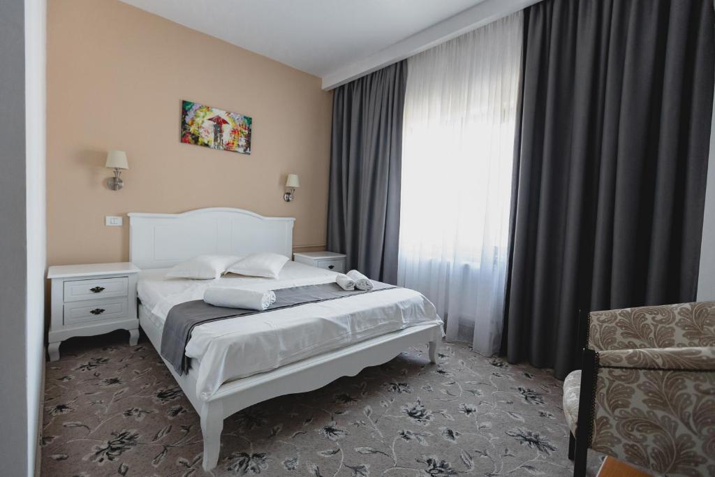 Отель Hotel Cristian, Бухарест