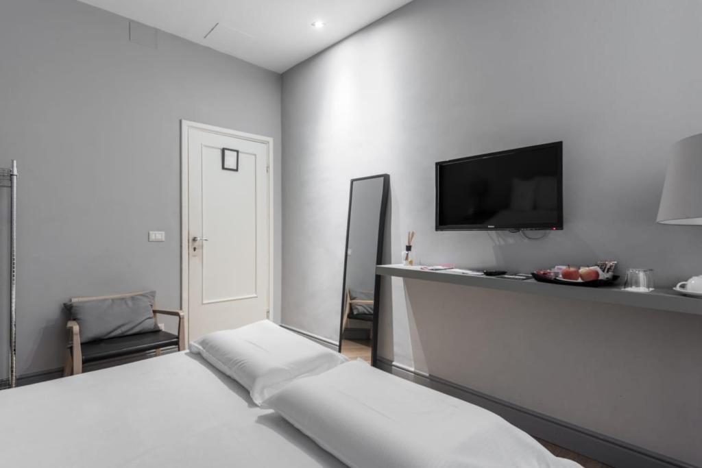 Двухместный (Двухместный номер с 1 кроватью или 2 отдельными кроватями и собственной внешней ванной комнатой) апартамента Palazzo Cambiaso - My Place, Генуя