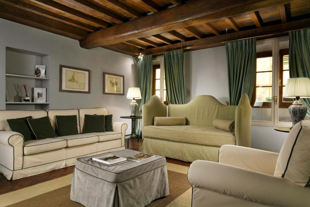 Апартаменты (Апартаменты-люкс с 1 спальней) отеля Al Palazzo del Marchese di Camugliano Residenza d'Epoca, Флоренция