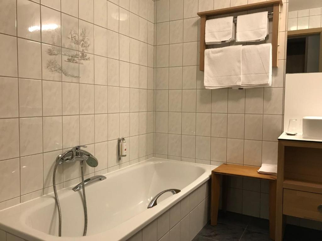 Двухместный (Двухместный номер с 1 кроватью и ванной) отеля B&B La Romance du Lac, Робертвиль