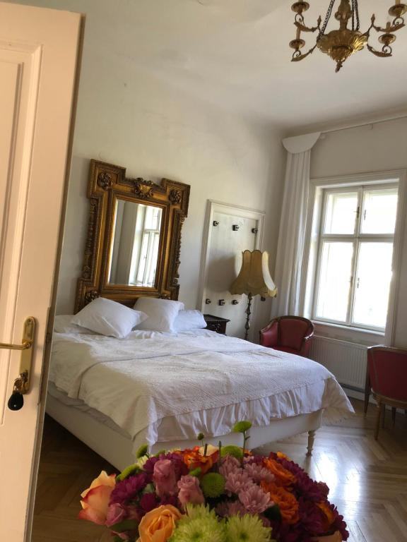 Двухместный (Просторный двухместный номер с 1 кроватью, отдельной ванной комнатой и видом на реку) отеля Altstadt Oase Salzburg, Зальцбург
