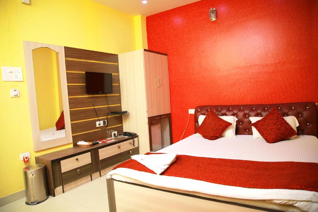 Двухместный (Двухместный номер Делюкс с 1 кроватью (для 2 взрослых и 1 ребенка)) отеля Babul Hotel, Калькутта