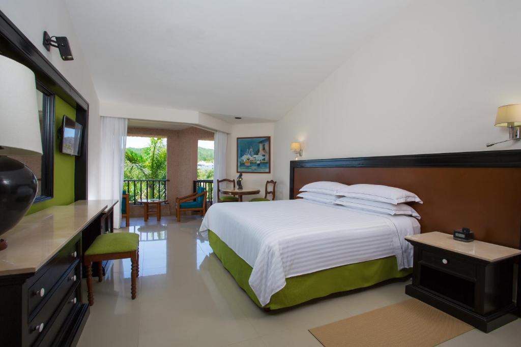 Двухместный (Двухместный номер Делюкс с 1 кроватью (для 1 взрослого и 1 ребенка)) курортного отеля Barceló Huatulco, Танголунда