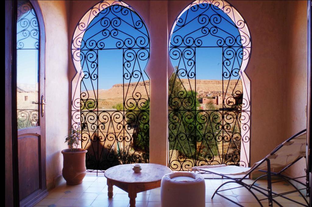Сьюит (Люкс с кроватью размера «king-size» и балконом) гостевого дома Kasbah Titrit & Spa, Айт-Бен-Хадду