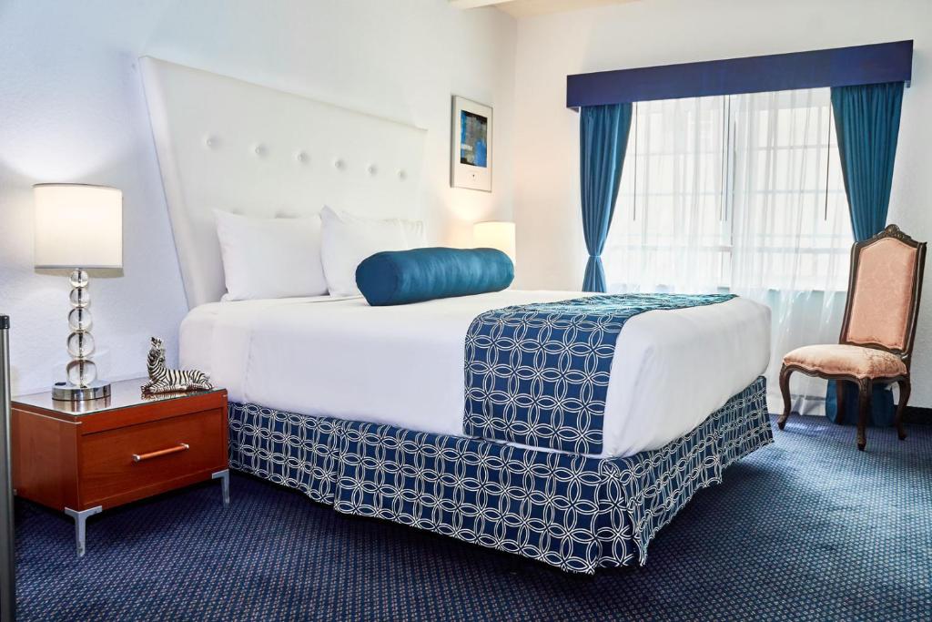 Двухместный (Номер «Премиум» с кроватью размера «queen-size») отеля Ocean Spray Hotel, Майами-Бич