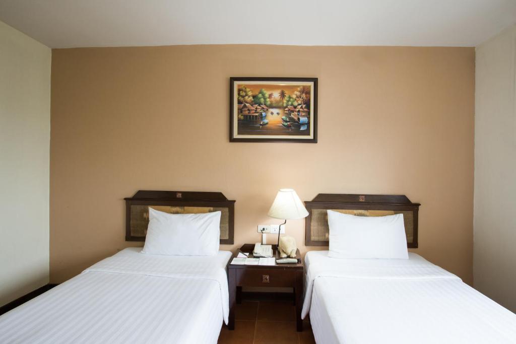 Двухместный (Улучшенный двухместный номер с 1 кроватью или 2 отдельными кроватями) отеля Night Bazaar Place, Чиангмай