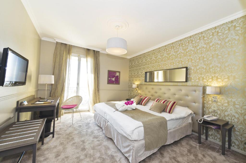 Двухместный (Улучшенный двухместный номер с 1 кроватью или 2 отдельными кроватями и видом на море) отеля Hôtel Le Royal Promenade des Anglais, Ницца