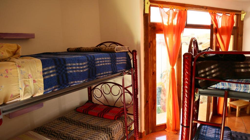 Номер (Кровать в общем 6-местном номере для мужчин и женщин) хостела Hostal La Isla, Сан-Кристобаль-де-лас-Касас