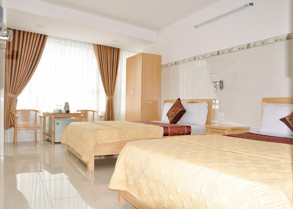 Двухместный (Двухместный номер с 2 отдельными кроватями и окном) отеля Khách Sạn Flower Sky Nha Trang, Нячанг