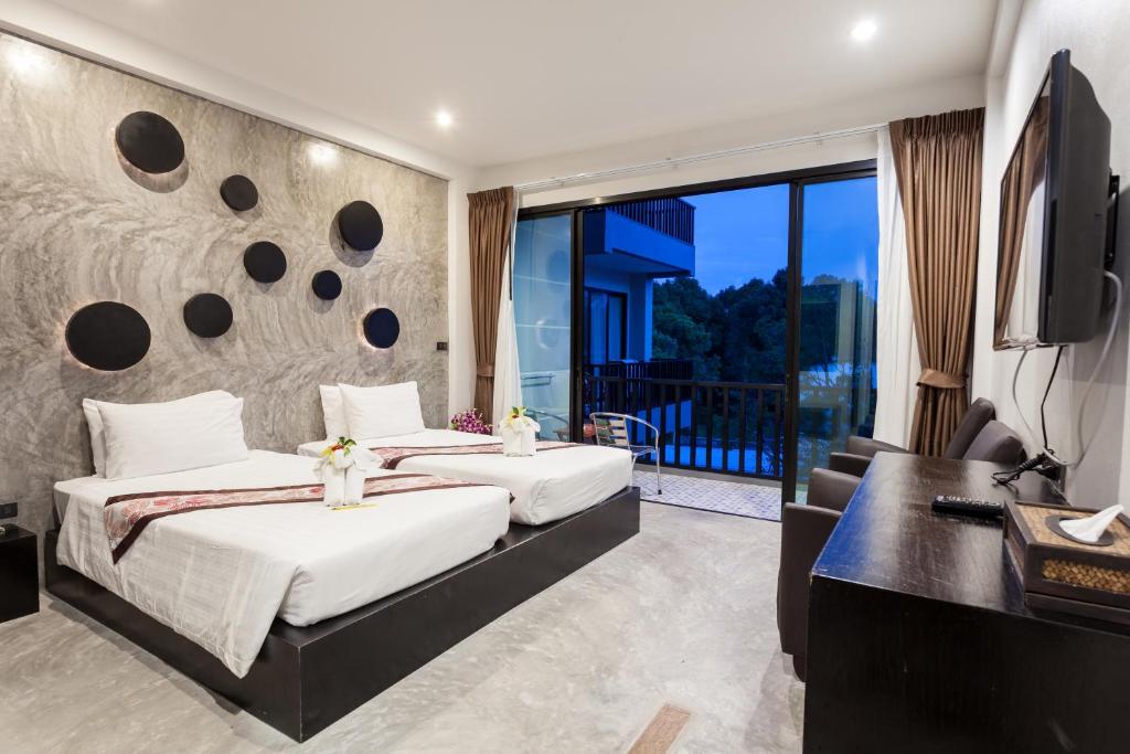 Двухместный (Улучшенный двухместный номер с 1 кроватью или 2 отдельными кроватями, вид на бассейн) курортного отеля Aonang Viva Resort, Краби