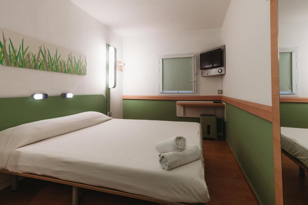Двухместный (Классический номер с 1 двуспальной кроватью и 2 односпальными кроватями) отеля Ibis budget Tanger, Танжер