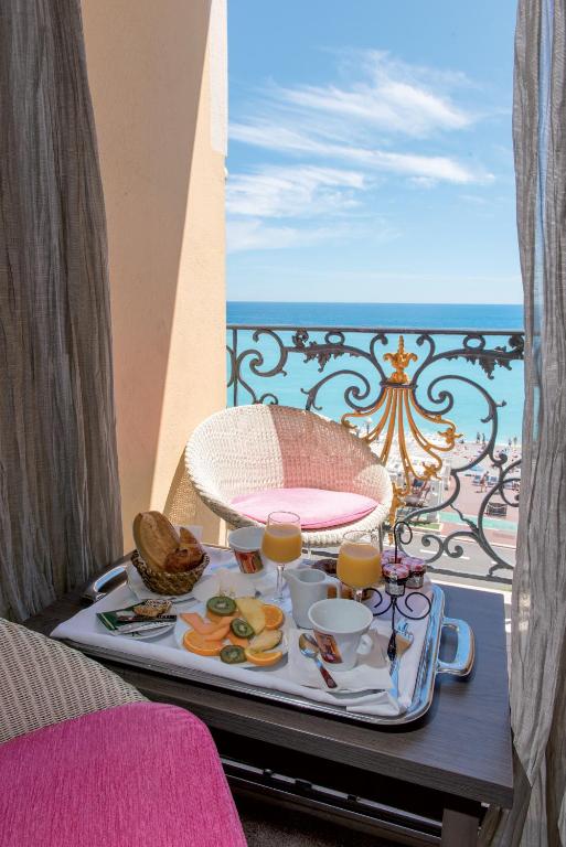 Трехместный (Стандартный трехместный номер с видом на море), Hôtel Le Royal Promenade des Anglais