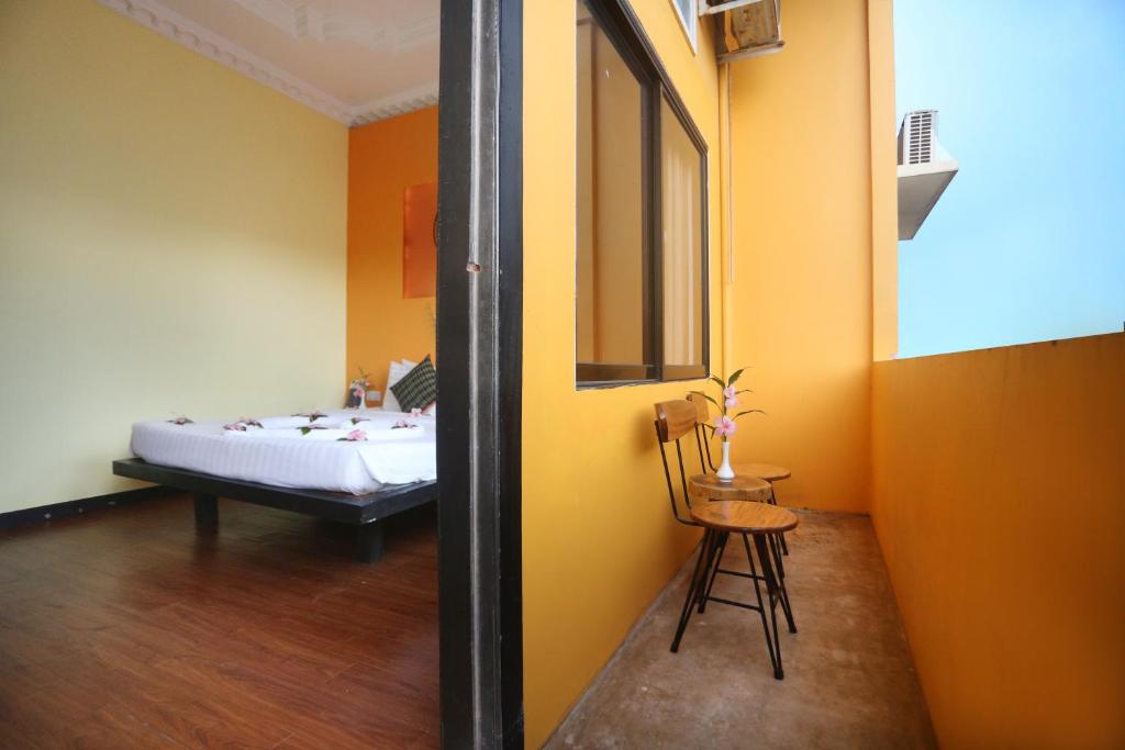 Двухместный (Deluxe Double Room with Balcony @ Free Pickup), Central Indochine D'angkor Hotel