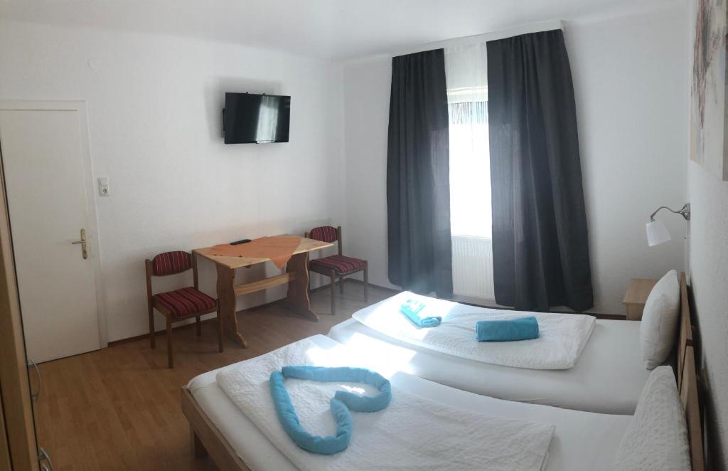 Двухместный (Двухместный номер с 2 отдельными кроватями) гостевого дома Gasthaus & Hotel Backhendlstation, Линц
