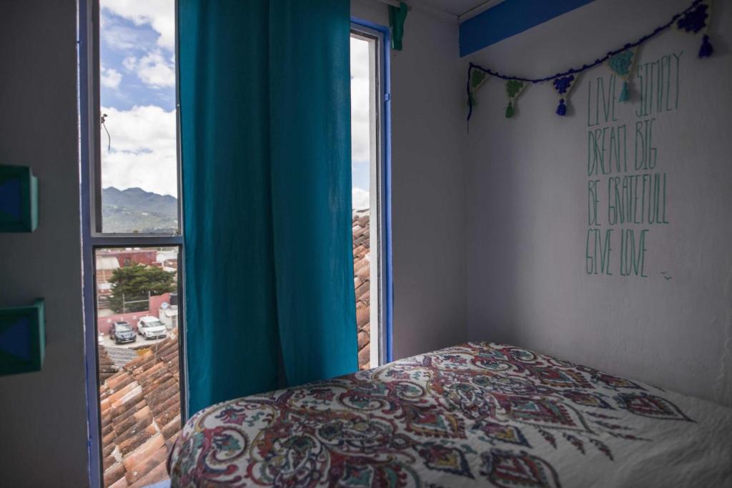Двухместный (Стандартный двухместный номер с 1 кроватью и общей ванной комнатой) хостела Hostal La Isla, Сан-Кристобаль-де-лас-Касас