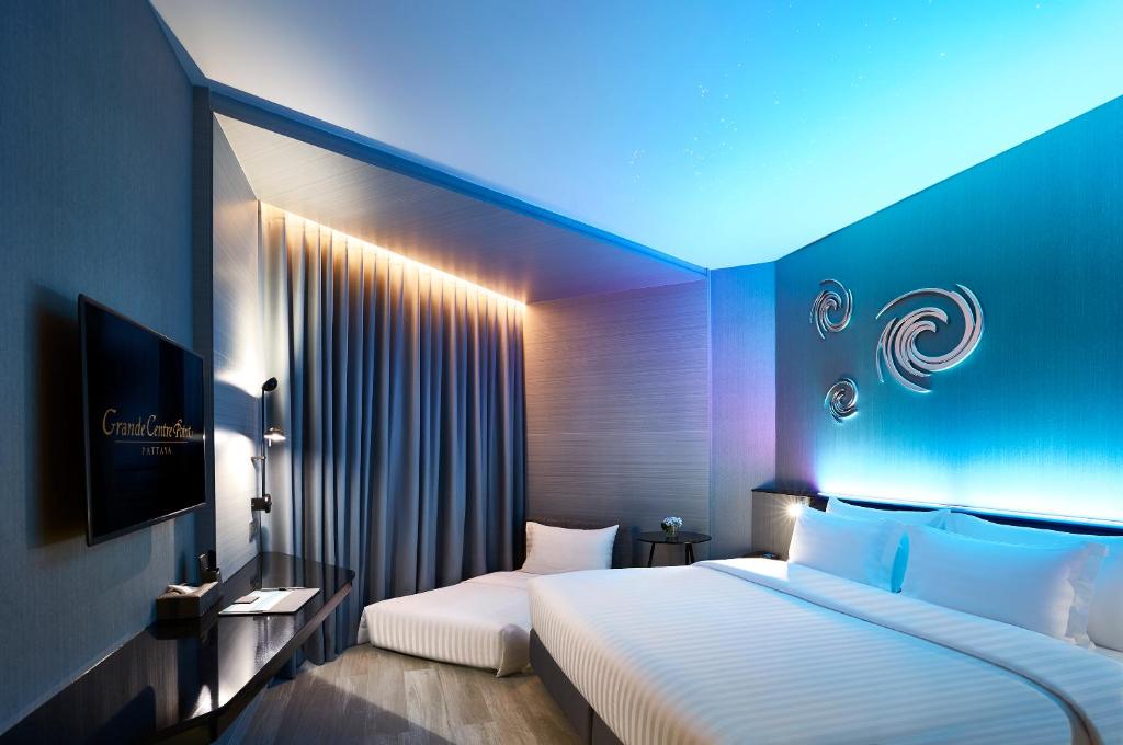 Трехместный (Двухместный номер Делюкс с 1 кроватью или 2 отдельными кроватями и диваном-кроватью) отеля Grande Centre Point Pattaya, Паттайя