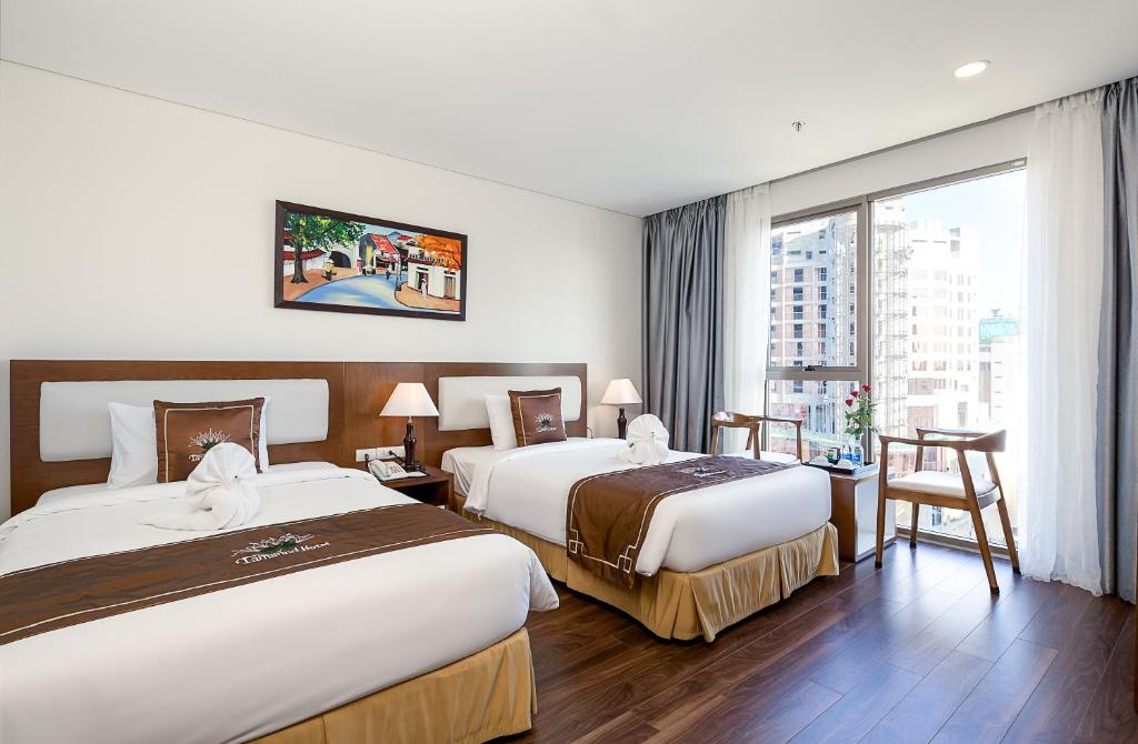 Двухместный (Улучшенный двухместный номер с 2 отдельными кроватями и видом на океан) отеля Tamarind Hotel, Дананг